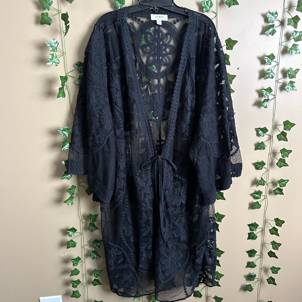 🛑 SOLD~Black Lace Umgee Kimono